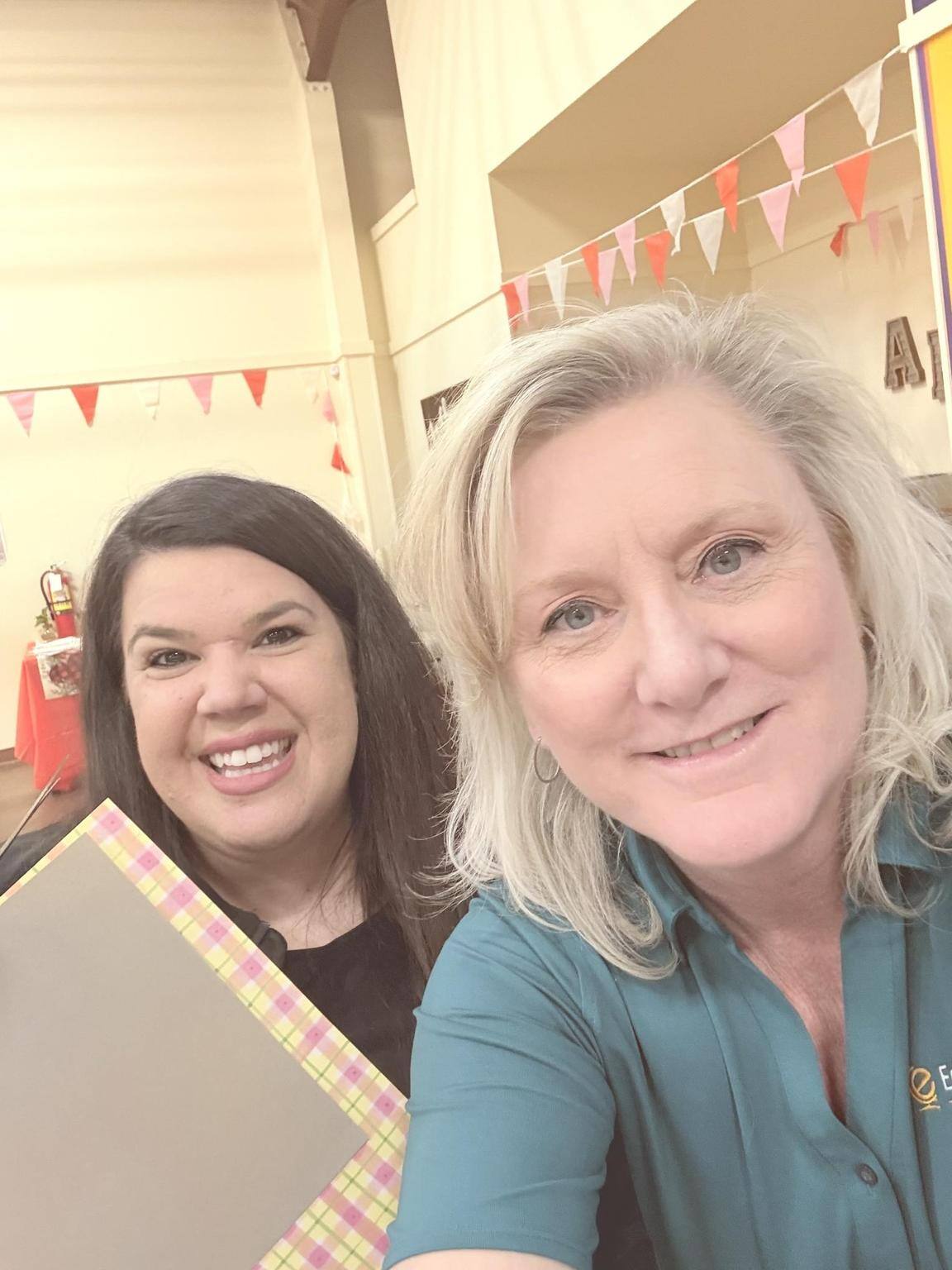 Kelle_Laura_ScrapbookNight